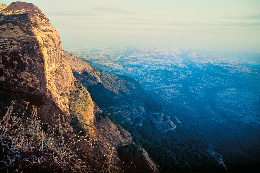 The traverse from Alang to Madan Fort looks spectacular at dawn