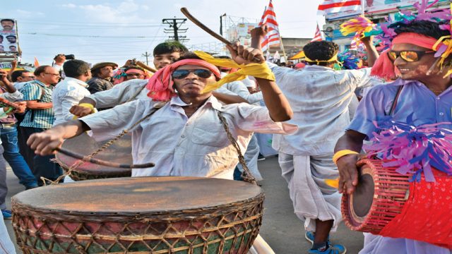 Tribals play nagadas and dhols with great gusto, Ranchi