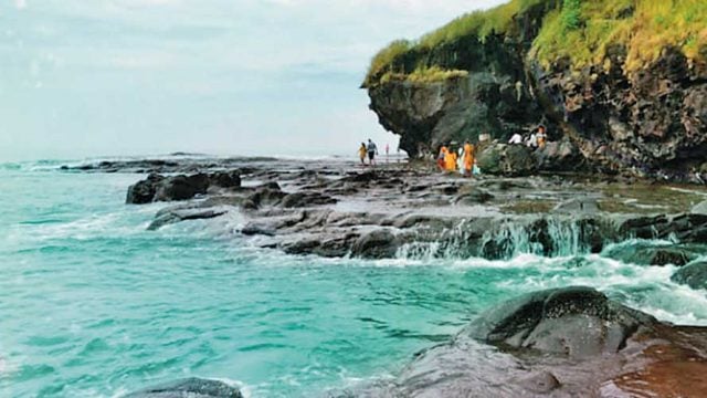 Rugged shoreline, Harihareshwar