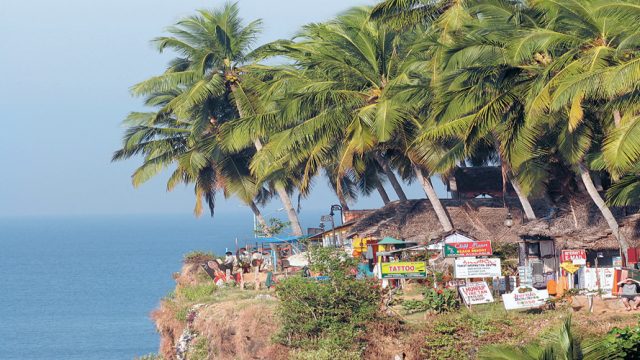 Eateries and shops along a cliff, Varkala