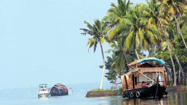 Houseboats and ferries, Alappuzha backwater