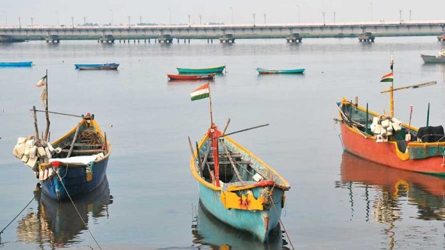 Boats on the water, Ghoghla