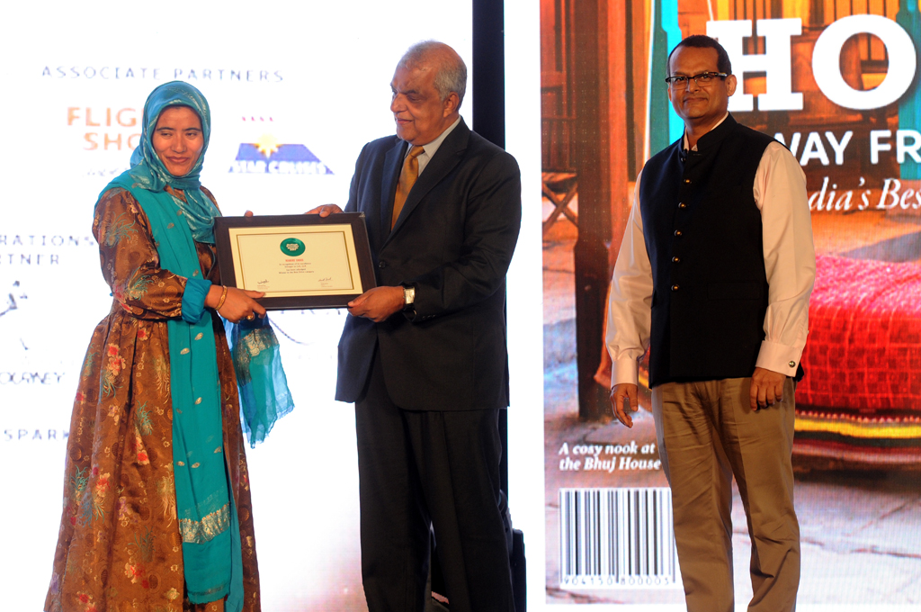 Zahida Bano, CEO, Leh Development Authority, receives the Readers’ Choice award for Best Drive for Srinagar to Leh, Jammu & Kashmir