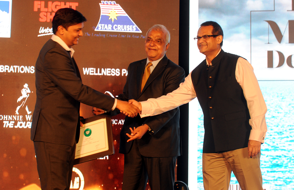 Balakiran, Director, Kerala Tourism, receives the Readers’ Choice award for Best Destination for Wellness & Spirituality for Kerala