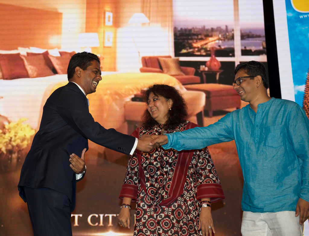 Paritosh Mall, Sales Manager, receives the award for Best City Hotel for Four Seasons Hotel Mumbai