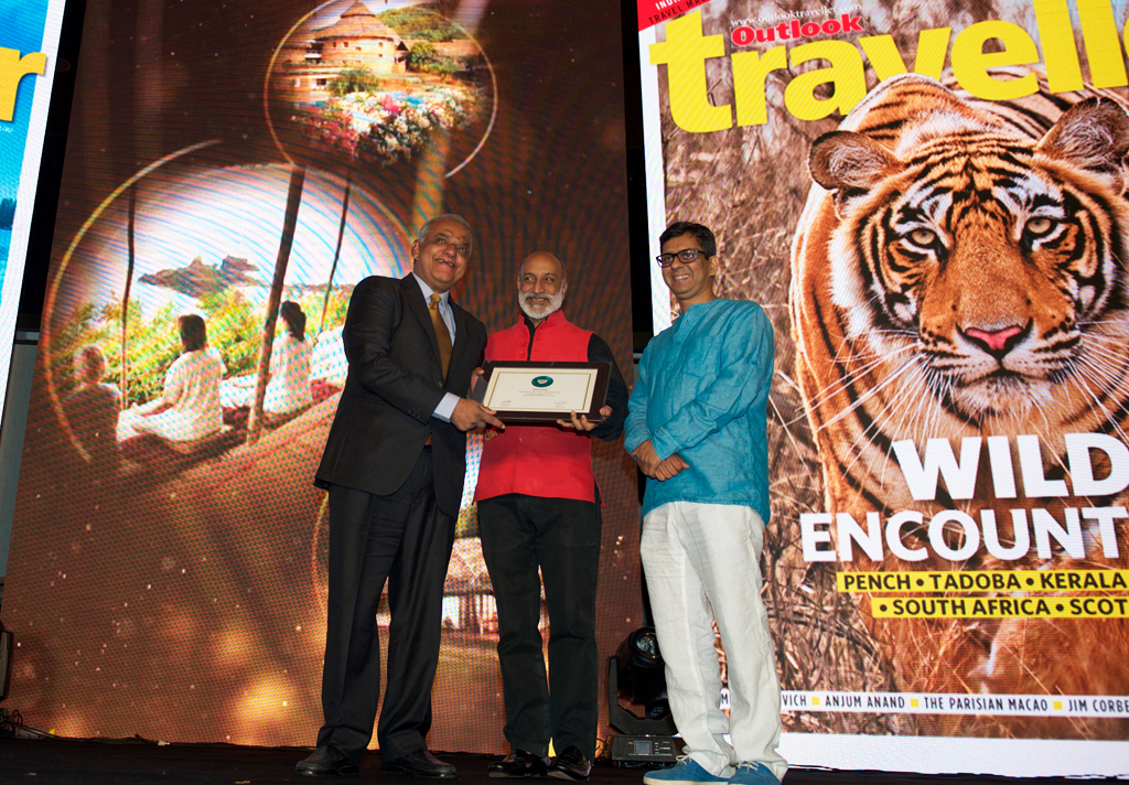 Jose Dominic, MD & CEO, CGH Earth Group, receives the Editor’s Choice award for Outstanding Contribution to Travel