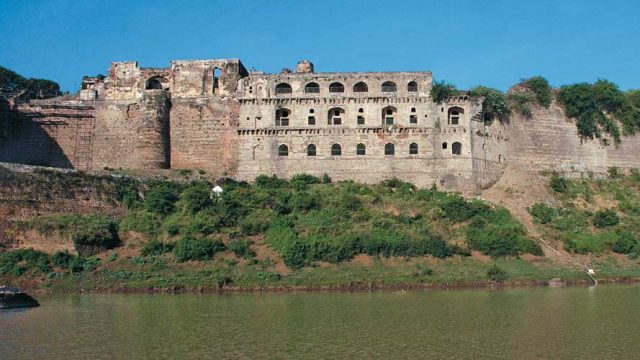 Badshahi Qila along the Tapti, Burhanpur