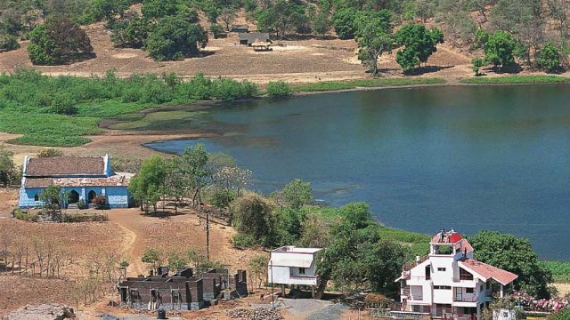 Houses set across the banks of Yashwant Lake