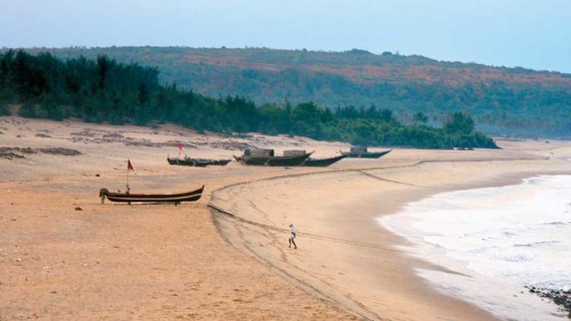 Low tide and sweeping sands at Kunkeshwar Beach