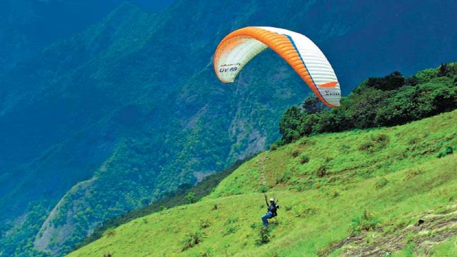 Paragliding over Vagamon’s scenic hills