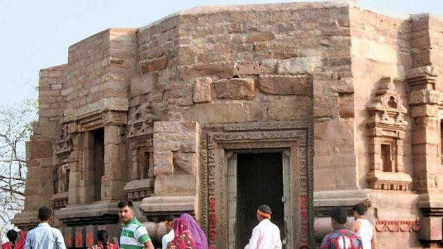 Devotees at the Mundeshwari Temple, Kaimur
