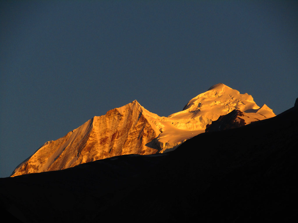 A sunrise view of the distant Cheo Himal