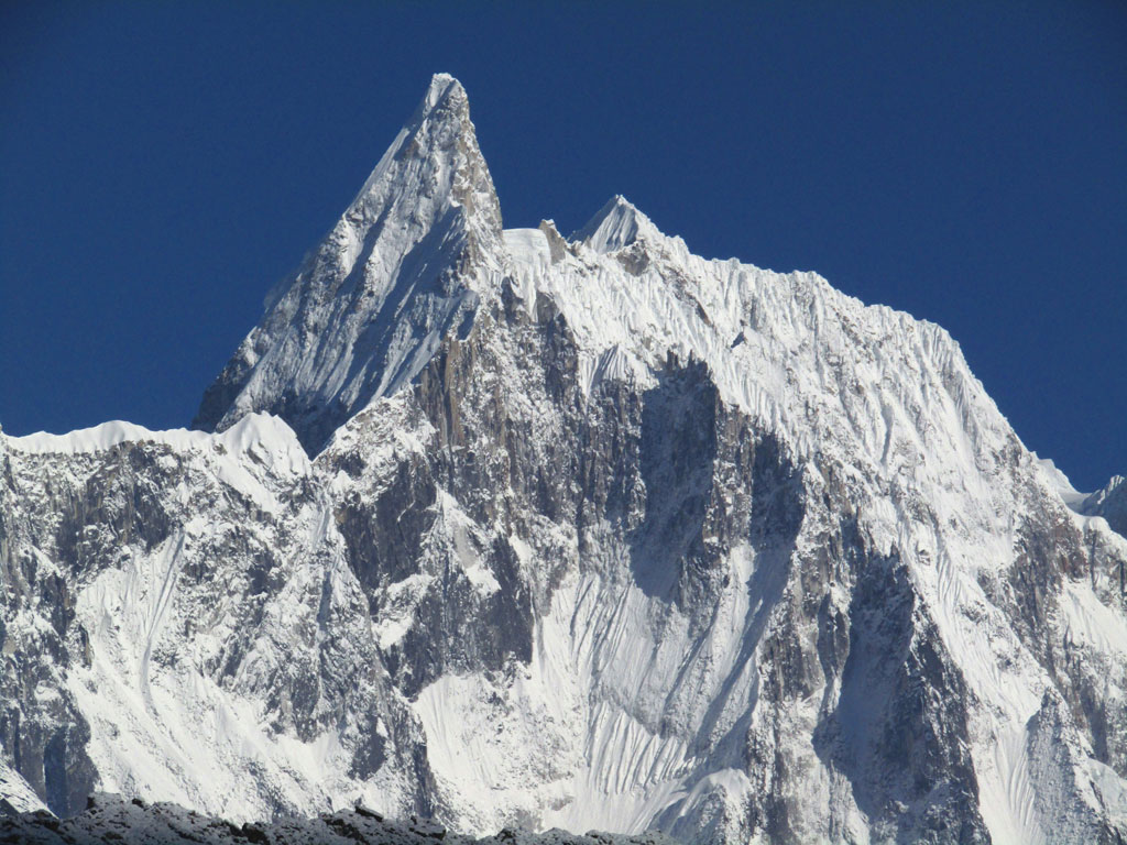 A beautiful rock and ice pinnacle to the west of the pass. After crossing it, the trail descends to the village of Bimthang at the confluence of three glaciers