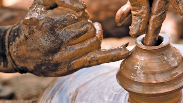 A potter at work, Goudaguda