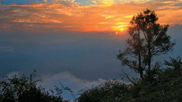 A gorgeous sunset at Neora Valley NP