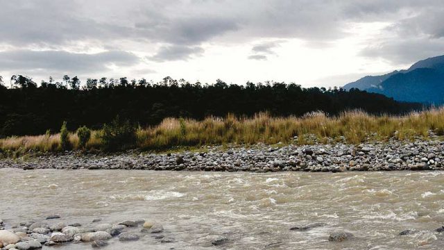 Pretty countryside around the Nao-Dihing river