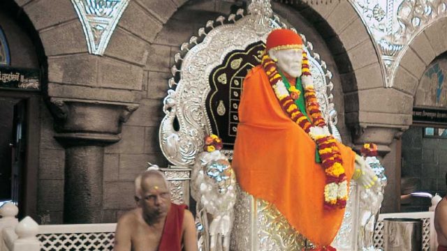 An Italian marble statue of Sai Baba at the Samadhi Mandir