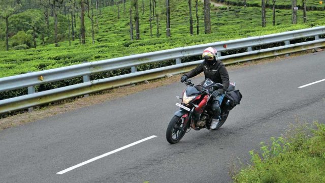 Sweeping tea gardens greet riders in Munnar