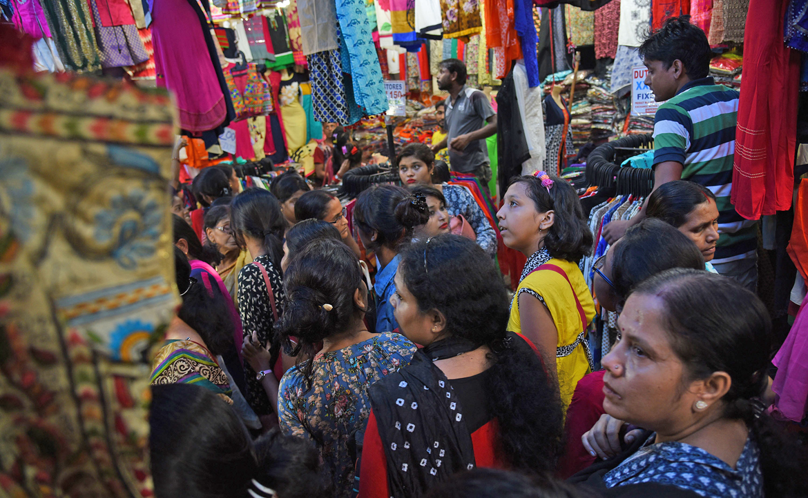 Shopping areas like Gariahat, New Market and Hati Bagan are overcrowded with last-minute customers