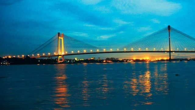 Vidyasagar Setu stretching across the Hoogly River