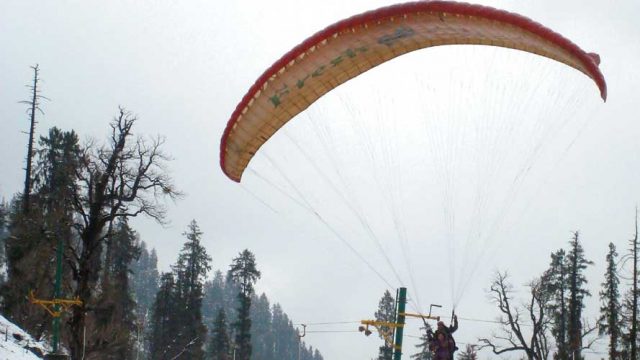 Paragliding in Solang