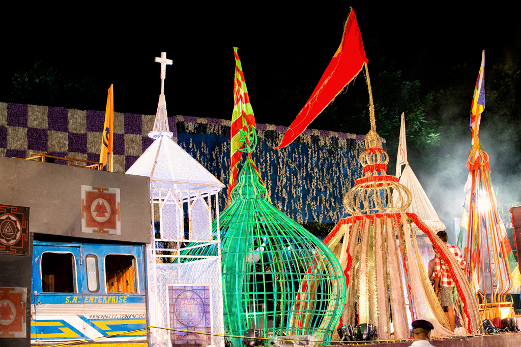 Communal harmony was a common theme across many Pujos in the city. The pandal at Rajdanga had six entrances, each representing a different faith