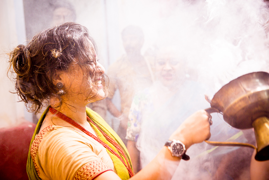 Dhunuchi Naach is very impromptu. People with burning incense pots dance and do tricks holding them in front of Maa Durga as the beat of the dhaks give way to frenzied movements. It’s entertaining and a great photo op!