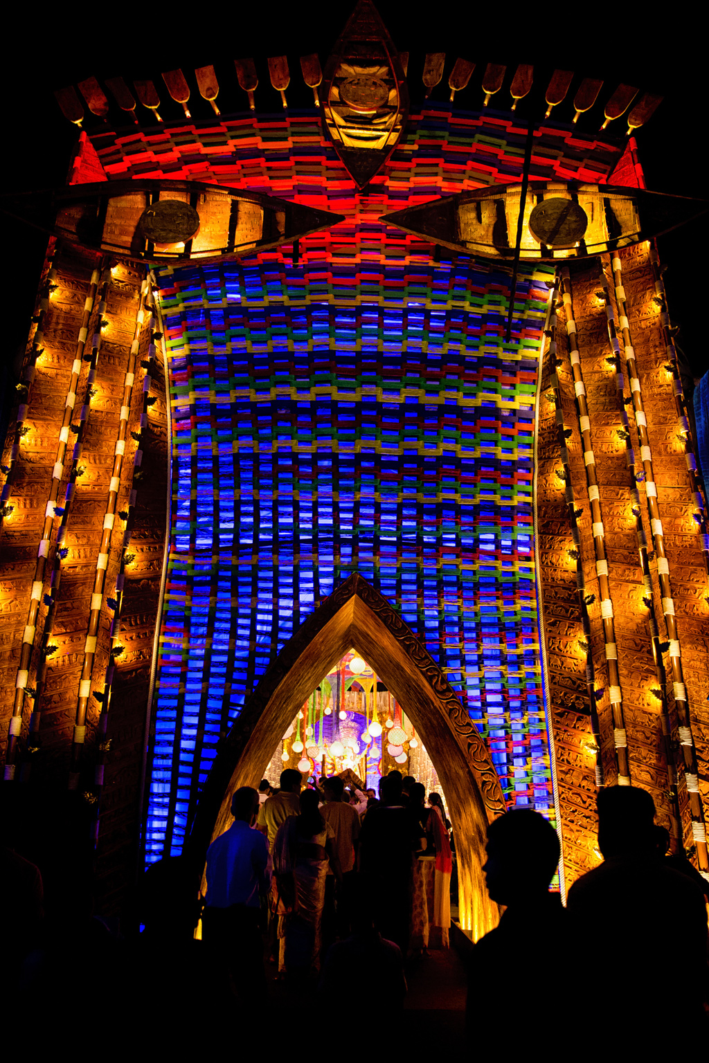 Dum Dum Tarun Dal has been winning prizes for their themes and idols for ages now. This year, they kept it to a fishing theme with a massive boat and pipes with blue lighting as waves at the entrance