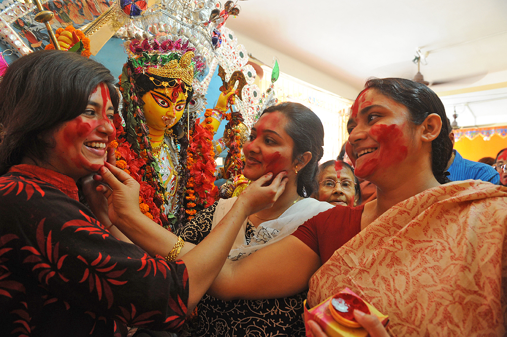 Sindoor Khela is held on Mahadashami when it’s time to bid adieu to Maa