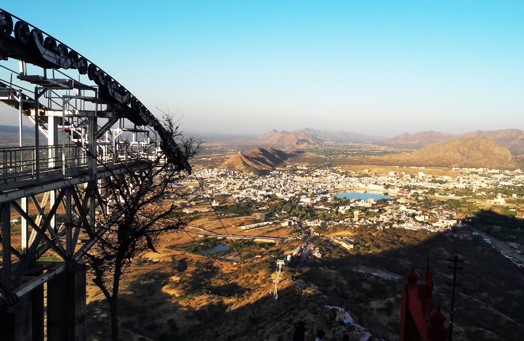 A cablecar ride to Savitri Mata Temple gives you a splendid sunset and sweeping view of Pushkar city and the lake