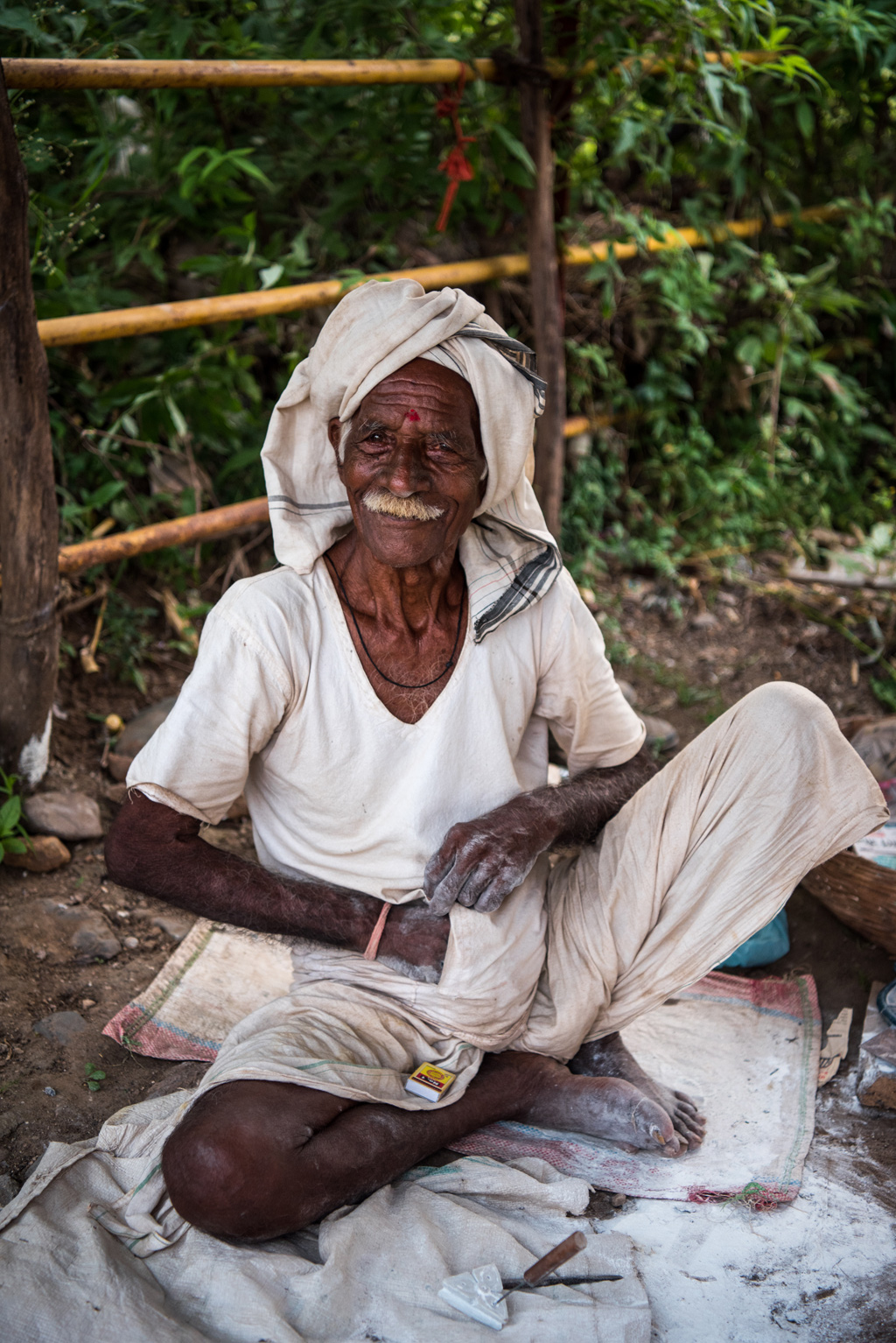 Handmade artefacts being made in Bhedaghat