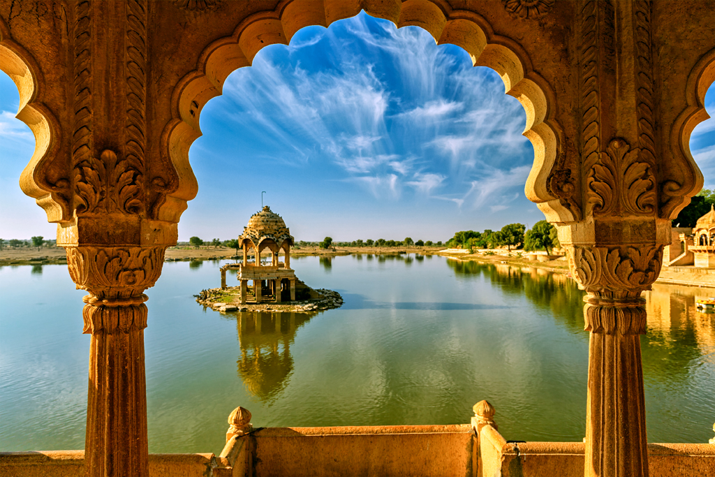 Shahrukh Khan's Paheli sure brought out the best of Rajasthan's heritage locations. This is Gadi Sagar Lake in Jaisalmer that also featured in the movie