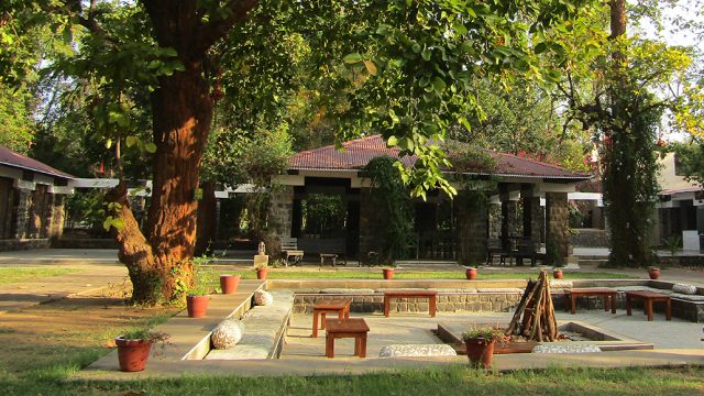 The courtyard at Bandhav Vilas