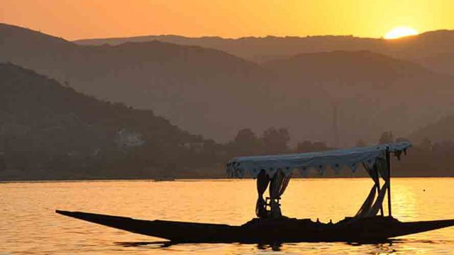 Sunset at Lake Pichola in Udaipur, Rajasthan.