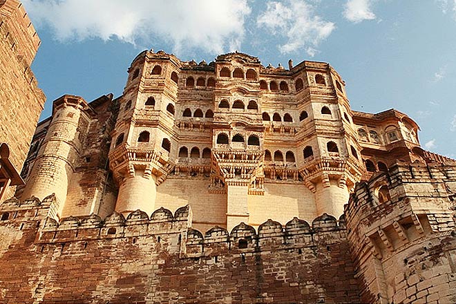 From the pink city to the blue city